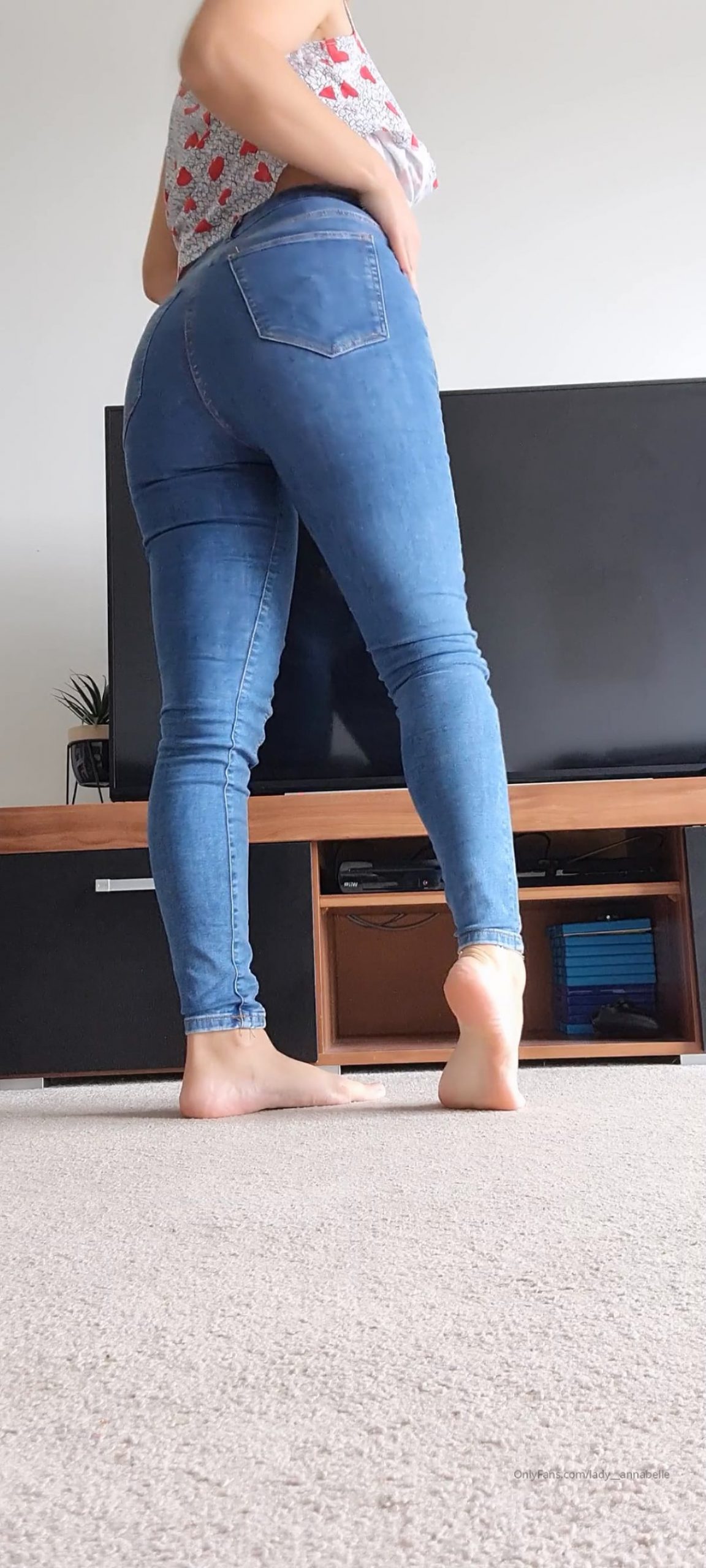 LADY ANNABELLE In Scene: It Is Pretty Cold In Uk Today. So Im Having My Denim And Cosy Socks On - MISTRESS ANNABELLE - FULL HD/2400p/MP4